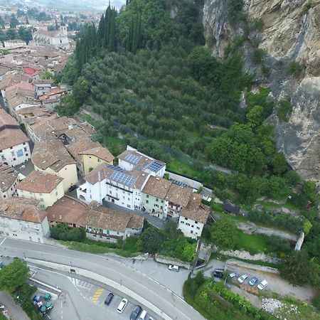 Отель On The Rock Арко Экстерьер фото