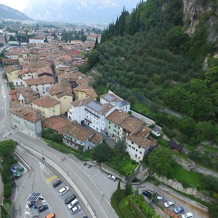 Отель On The Rock Арко Экстерьер фото